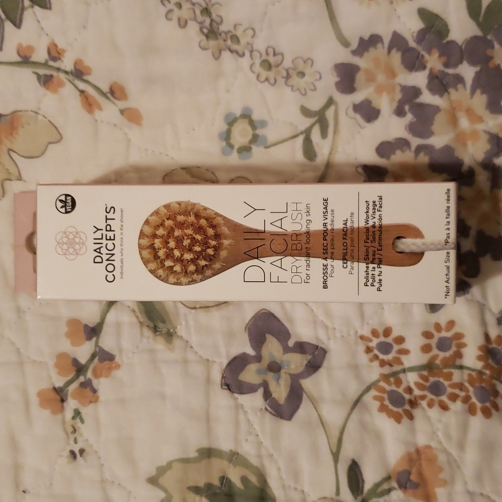 Daily Concepts Facial Dry Brush